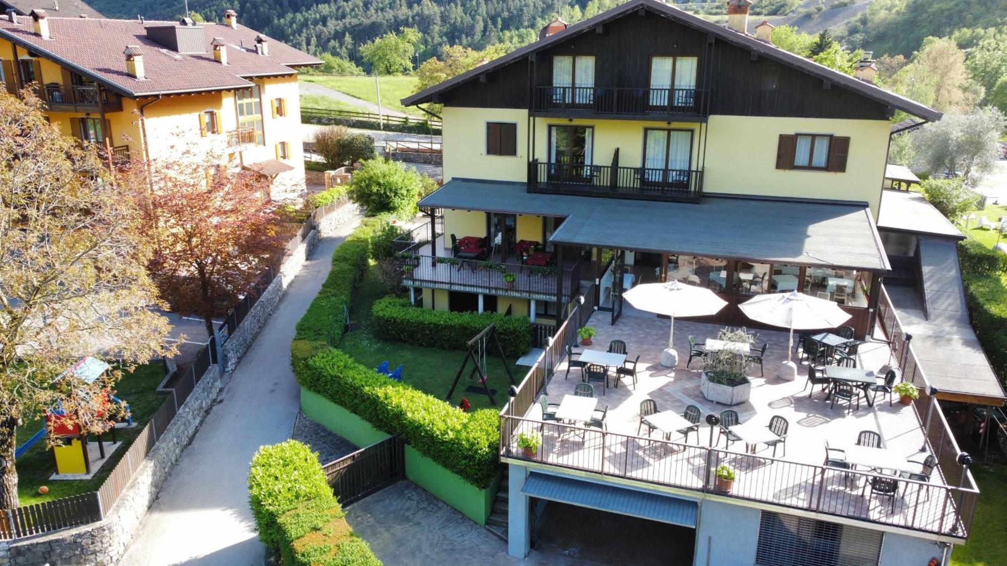 Albergo Stella Alpina Tenno Esterno foto